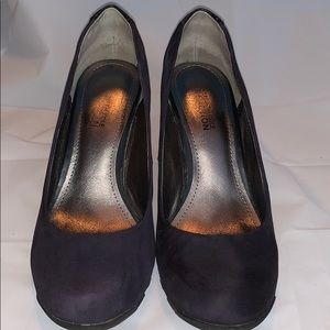 Kenneth Cole navy blue suede wedge